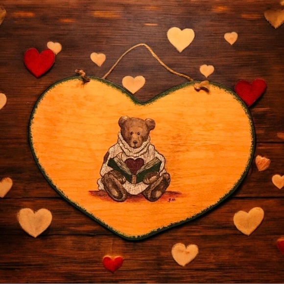 Handcrafted Heart Shaped Pine Plaque With Handpainted Bear Home Decor - Picture 1 of 9